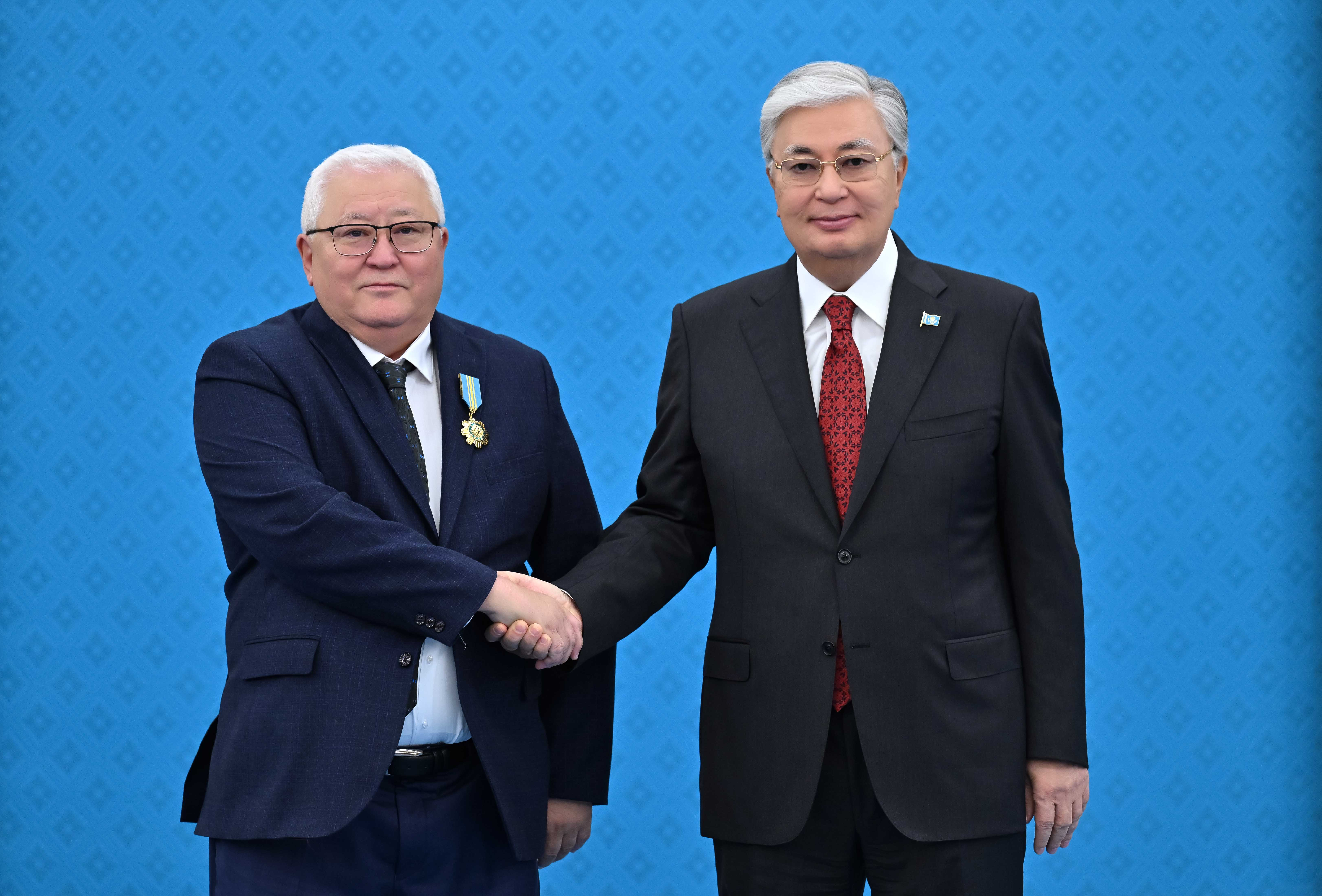 Мемлекет басшысы мұнай-газ саласының қызметкерлерін марапаттау рәсіміне қатысты