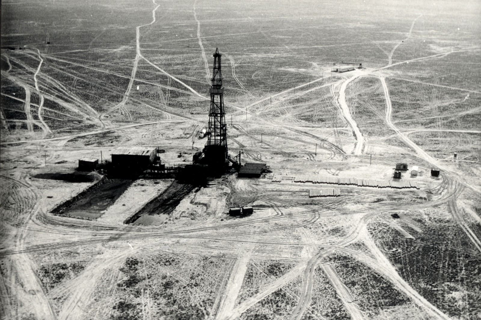 Одна из буровых Тенгиза, 1982 год.